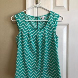 Candie's chevron green & white blouse size XS